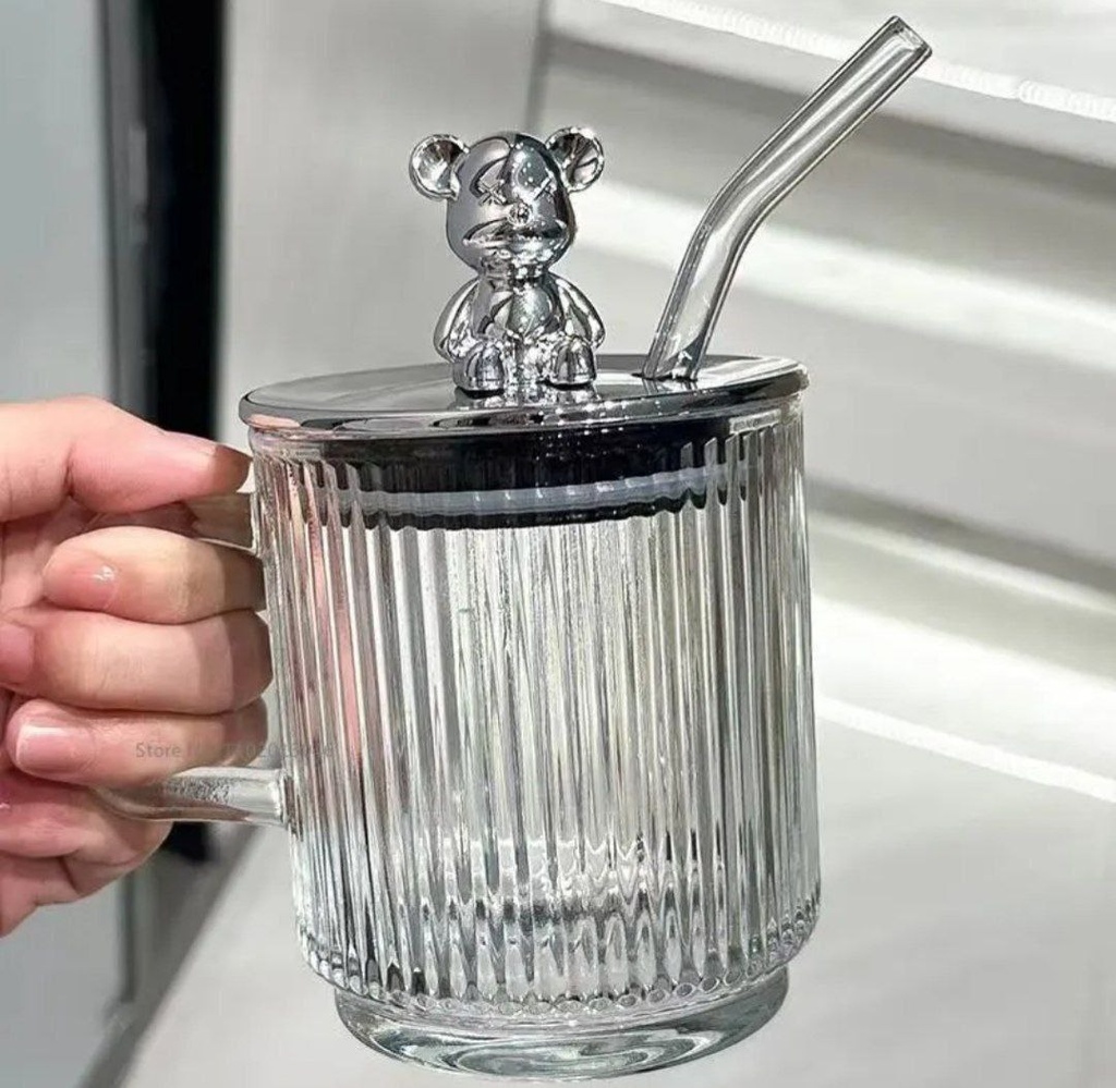 مج زجاج  شفاف مضلع للعصائر والمشروبات الساخنة بطريقتين للشرب بغطاء دبدوب محكم الغلق وشاليموه