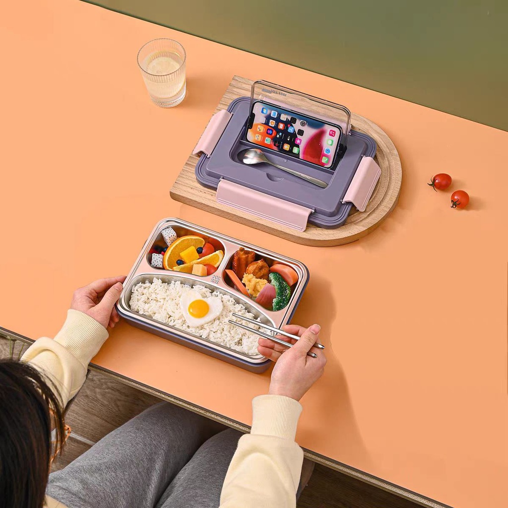 لانش بوكس بصنية ستانلس ستيل مقسمة 4 خانات وغطاء محكم الغلق بجزء شفاف و مزود بمعلقة وستيكس