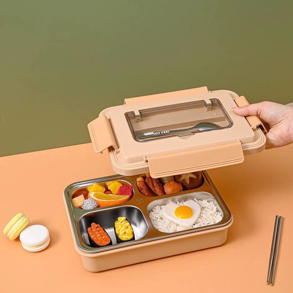 لانش بوكس بصنية ستانلس ستيل مقسمة 4 خانات وغطاء محكم الغلق بجزء شفاف و مزود بمعلقة وستيكس