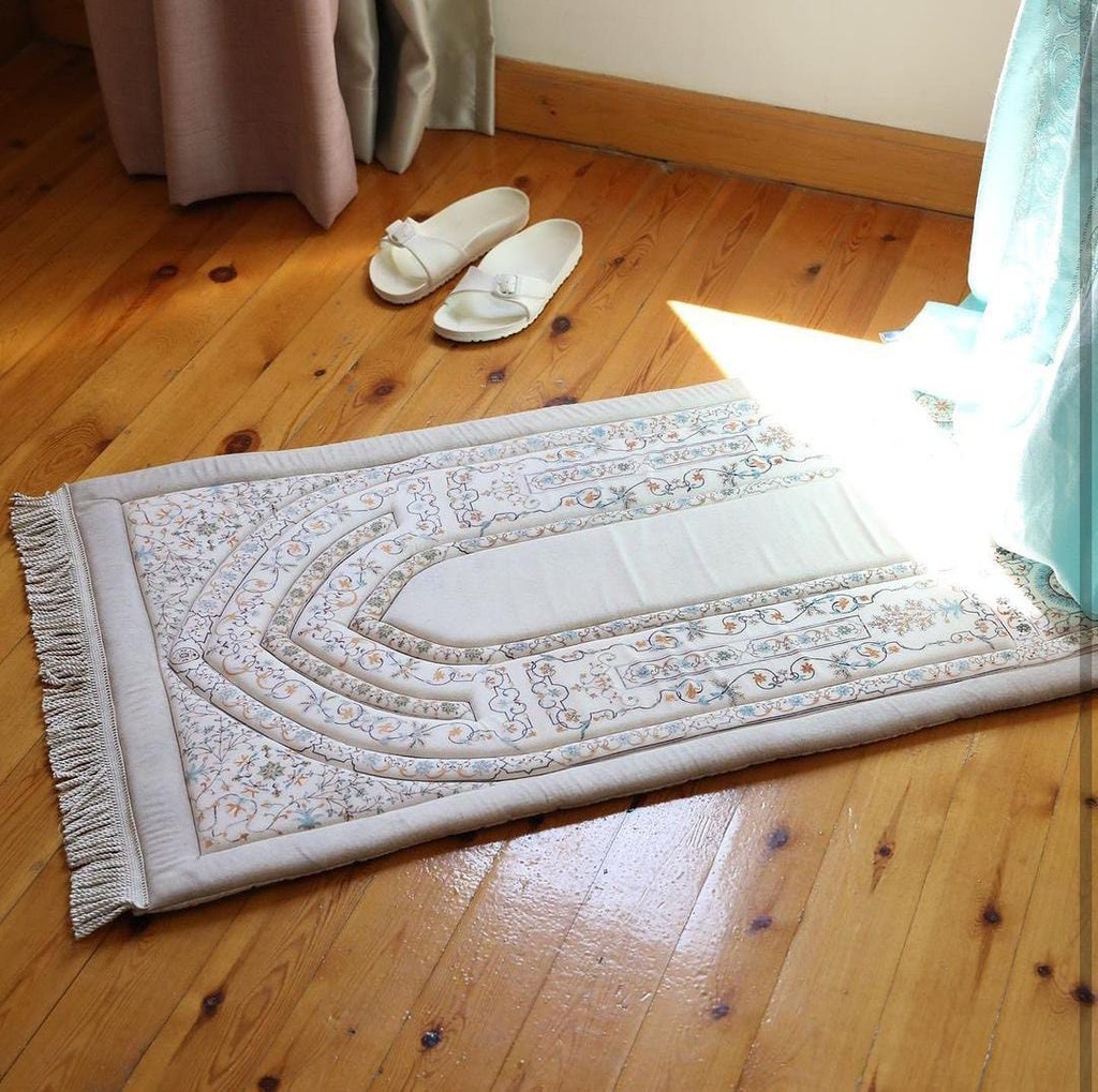 سجادة صلاة قطن مبطنة باسفنج طبي ناعم بظهر غير قابل للانزلاق مناسبة للاماكن الخارجية والمنزل ومريحة لكبار السن