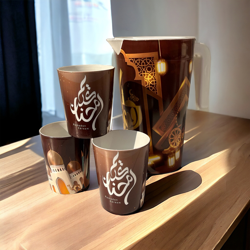 طقم دورق رمضان كريم + 3 كوبايات بغطاء محكم الغلق و يد لتقديم المشروبات للضيوف في رمضان