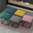 طقم كراسي شامواه شيك خمس قطع قابل للتكديس لتوفير المساحة مزود بعجلات لسهوله نقله مناسب لغرفة المعيشة والنوم او المكتب