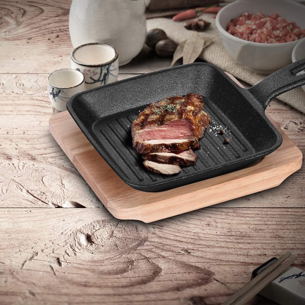 طاسة جريل من الحديد الزهر مقاس 25 غير لاصقة  لشوي الاستيك والبرجر والسوتيه مع صنية خشب للتقديم في العزومات