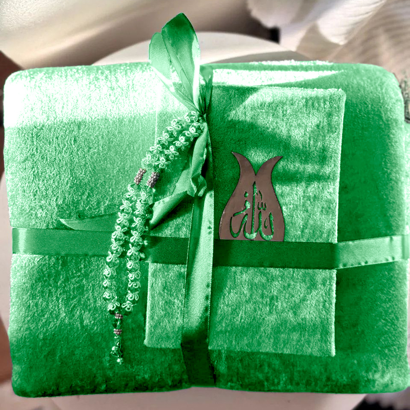 سجادة صلاة قطيفه مبطنه سفنج ومصحف وسبحة كريستال