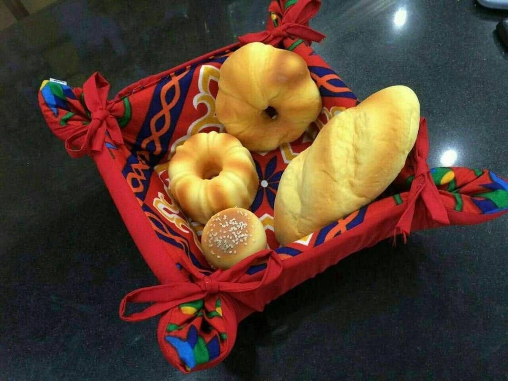 عياشة  او شلتة كرسي 40 * 40 سم مبطنه سفنج  بالوان خياميه رمضان