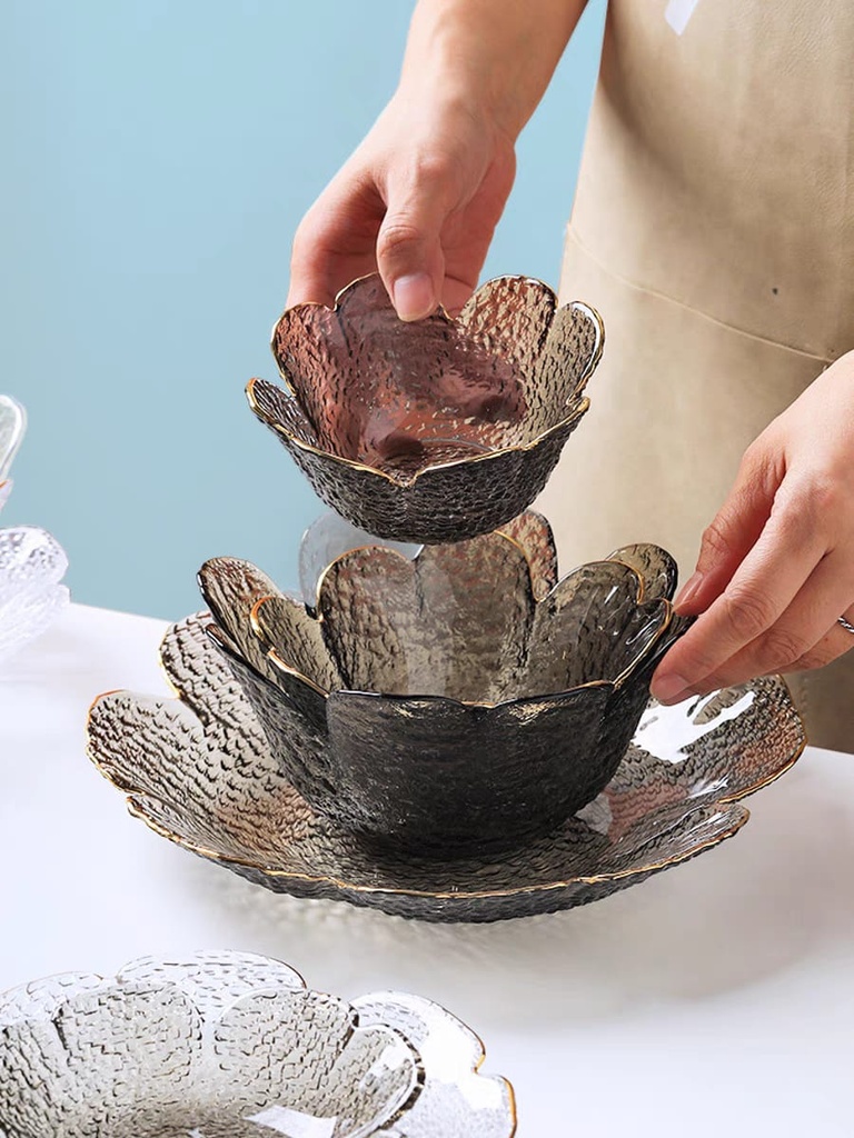 بولة تسالي زجاج شكل وردة باللون الاخضر بحواف جولد لتقديم التسالي والكاندي او الجيلي