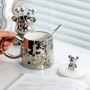 مج بورسلين بغطاء دبدوب 300 ملي متعرج بمعلقة و يد لسهولة استخدامه لشرب الايس كوفي و النسكايفة و العصائر