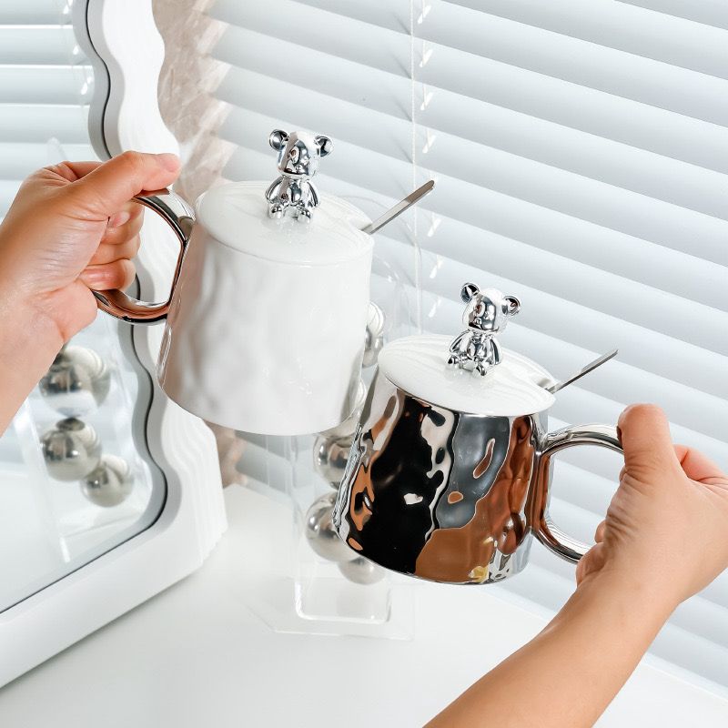 مج سيراميك سيلفر بغطاء دبدوب ومعلقة استانليس ستيل 300 ملي لشرب النسكافيه والكابتشينو والايس كوفي بيد