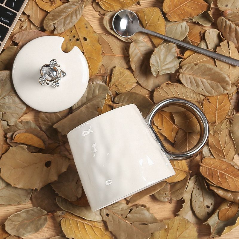 مج سيراميك بغطاء دبدوب ومعلقة استانليس ستيل 300 ملي لشرب النسكافيه والكابتشينو والايس كوفي بيد