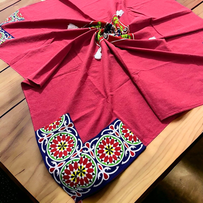 مفرش سفرة كتان مزين بخيامية رمضان من المنتصف والجوانب للاستمتاع باجواء رمضان