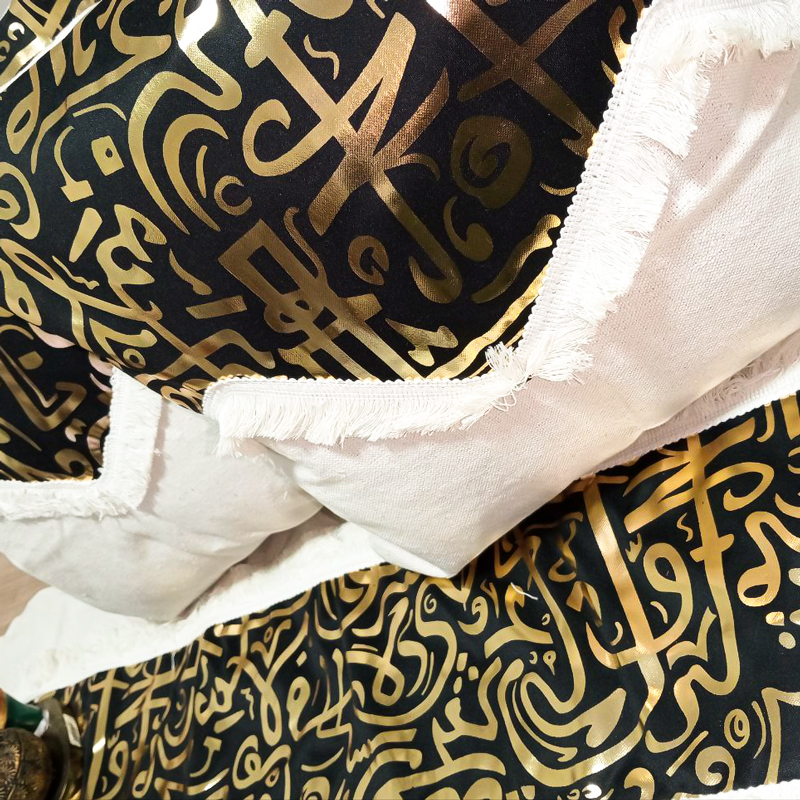 طقم رانر كتان مع اتنين اكياس مخدة بتصميم عربي رمضاني لديكور رمضان