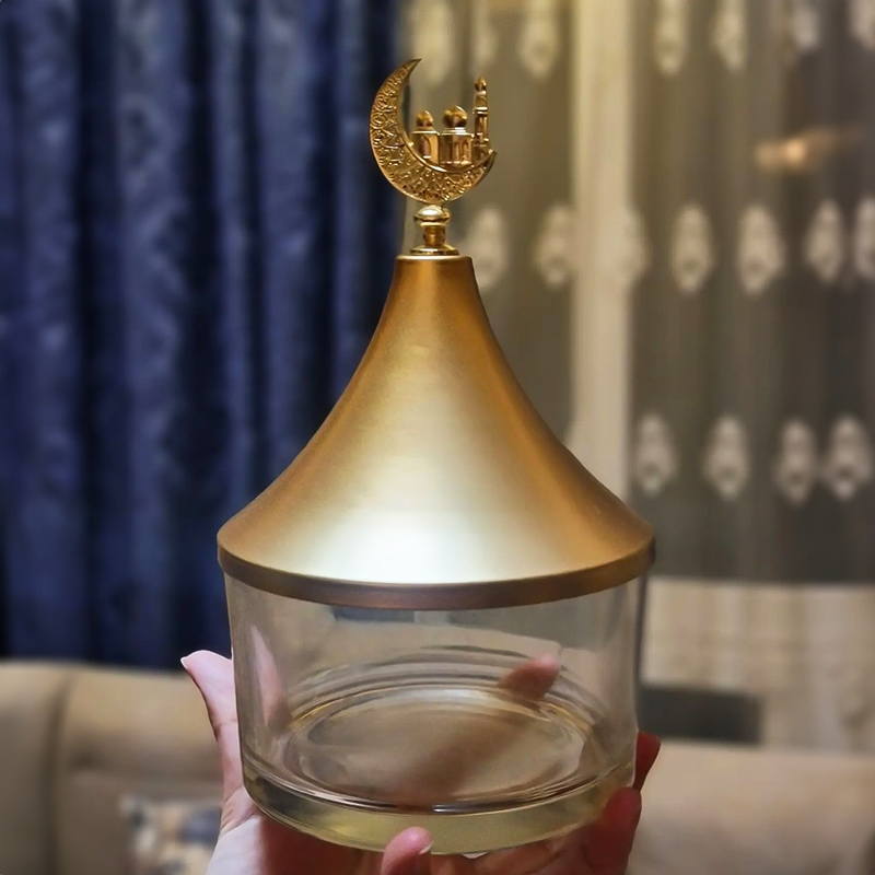 تمرية زجاج شفاف بغطاء ذهبي ستانليس ستيل بدلاية علي شكل هلال لحفظ و تقديم التمر و المكسرات ف العزائم