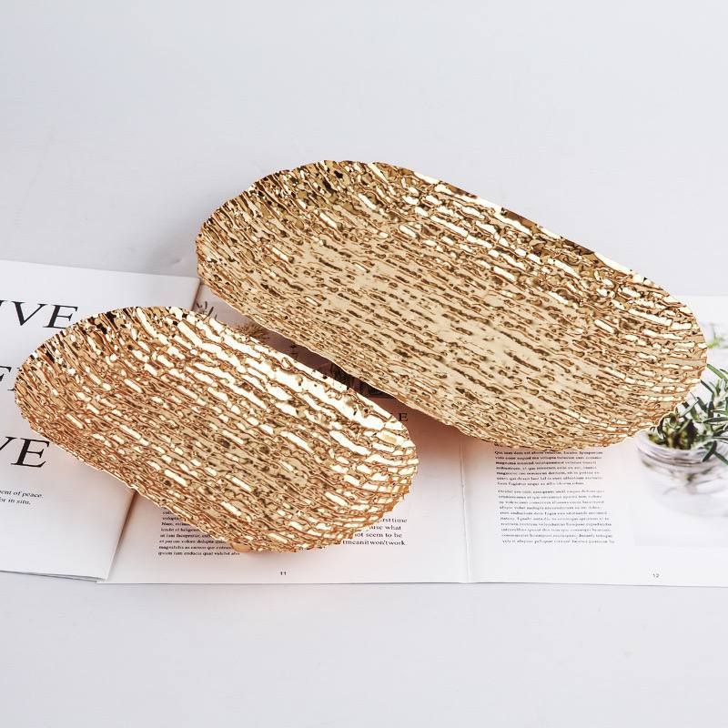 سيرفيس متعرج باللون الجولد من الاستانليس ستيل لتقديم الكحك و البتي فور و الحلويات و استخدامه كديكور43*26سم 