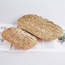 سيرفيس متعرج باللون الجولد من الاستانليس ستيل لتقديم الكحك و البتي فور و الحلويات و استخدامه كديكور43*26سم 