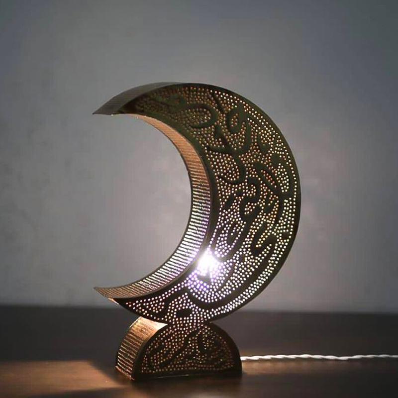 هلال رمضان استانلس ستيل منقرش جولد بقاعدة لاستمتاع باجواء رمضانية