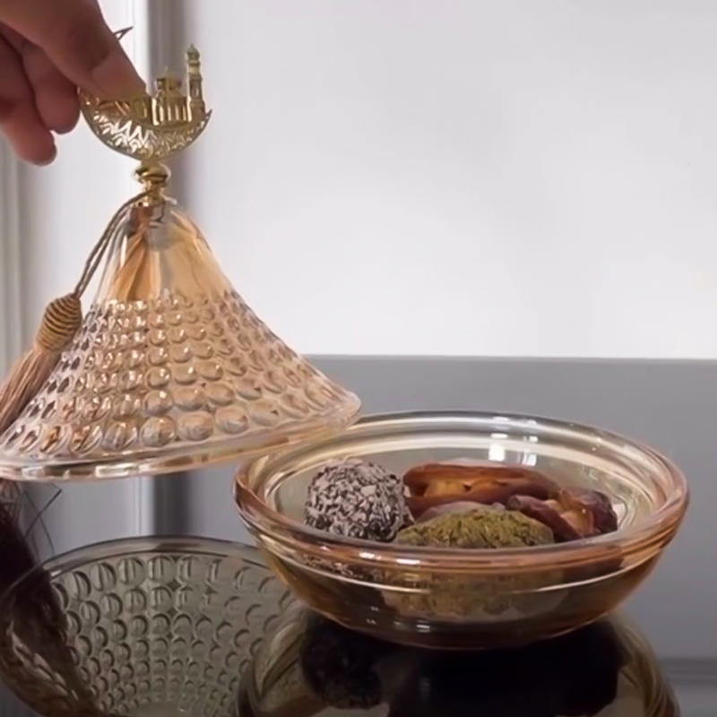 تمرية زجاج منقرش بغطاء مزين بهلال ونجمة لحمل وتقديم التمر والمكسرات والكاندي للضيوف