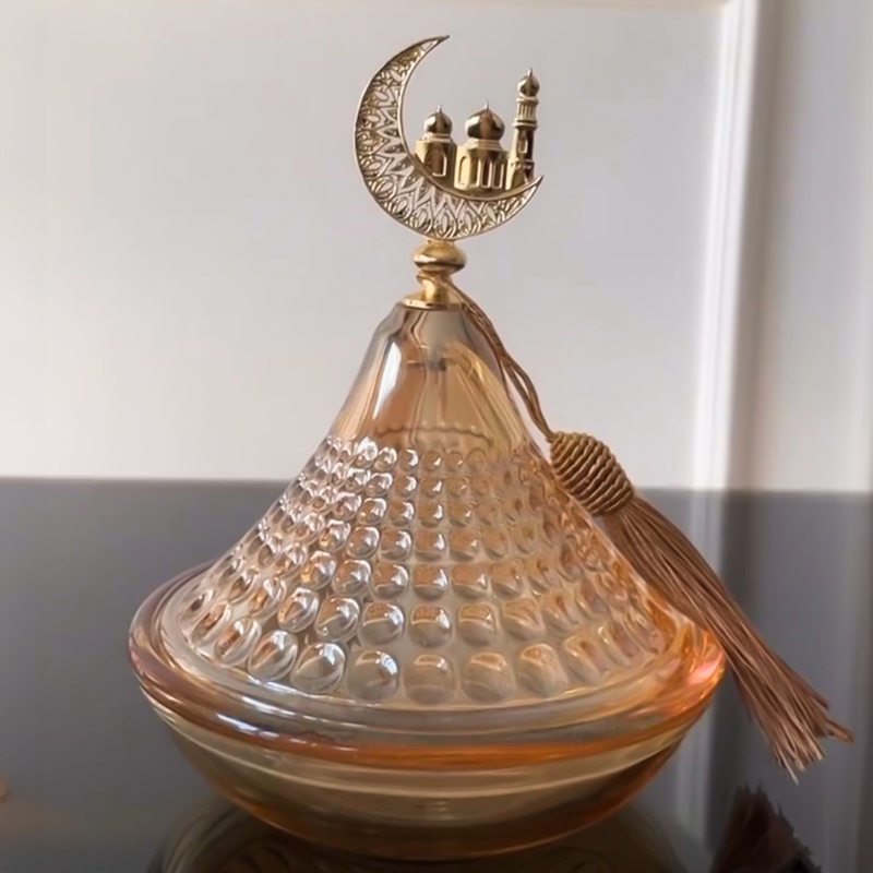 تمرية زجاج منقرش بغطاء مزين بهلال ونجمة لحمل وتقديم التمر والمكسرات والكاندي للضيوف