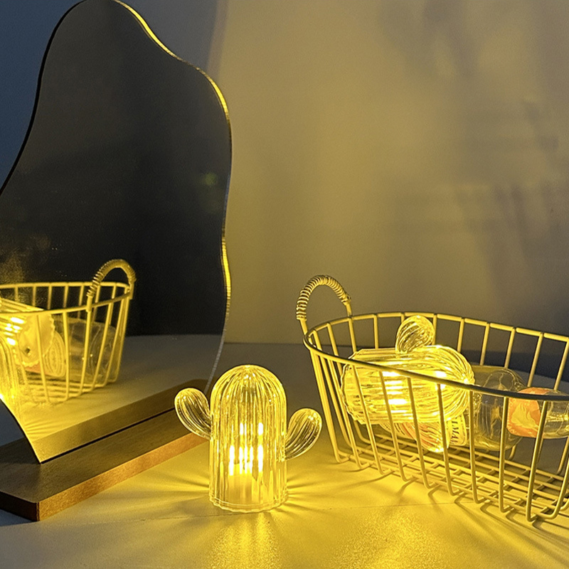 شمعة شكل صبارة مضيئة بدون لهب لتجديد ديكور المنزل وإضفاء اجواء رومانسية هادئة من الاكليريك ​