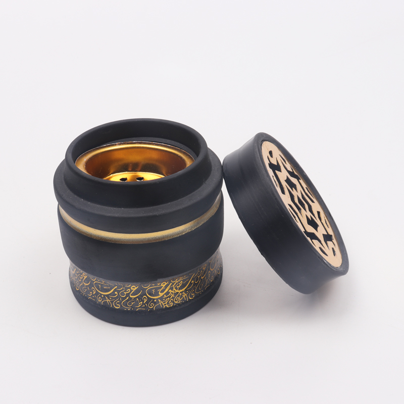 مبخرة خط عربي بغطاء مزخرف مطلي باللون الجولد من الخزف