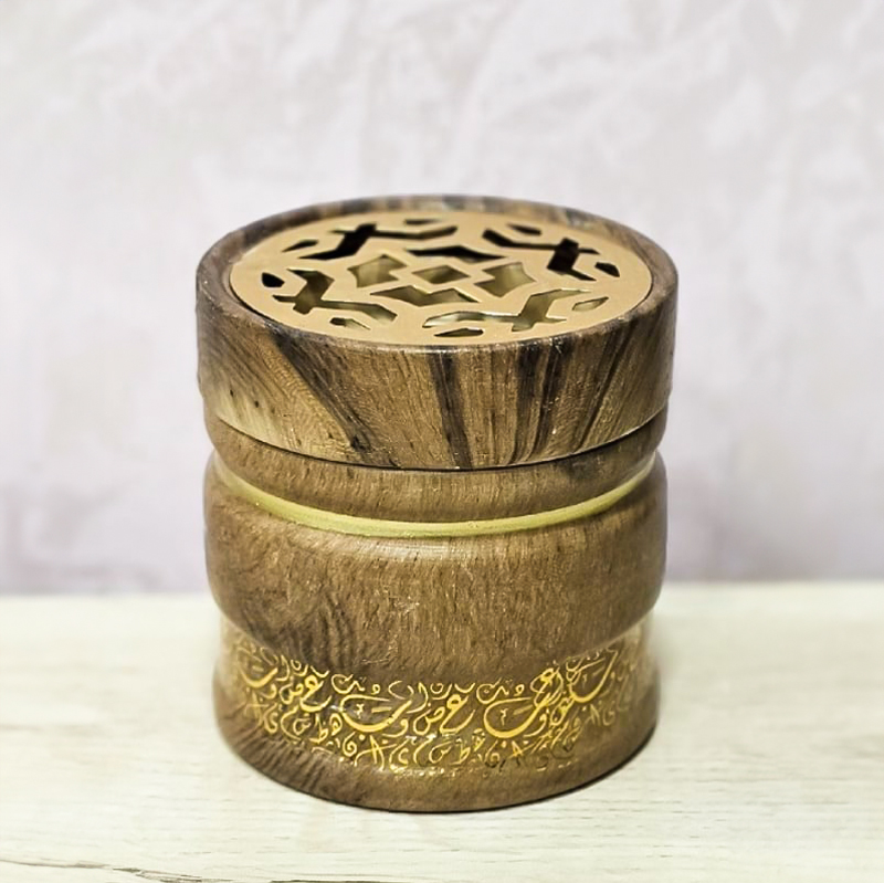 مبخرة خط عربي بغطاء مزخرف مطلي باللون الجولد من الخزف