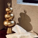 تمرية ذهبي 3 دور بقاعدة لحمل وتقديم التمر والمكسرات والشوكولاتة  والكاندي بغطاء مزين بهلال رمضان