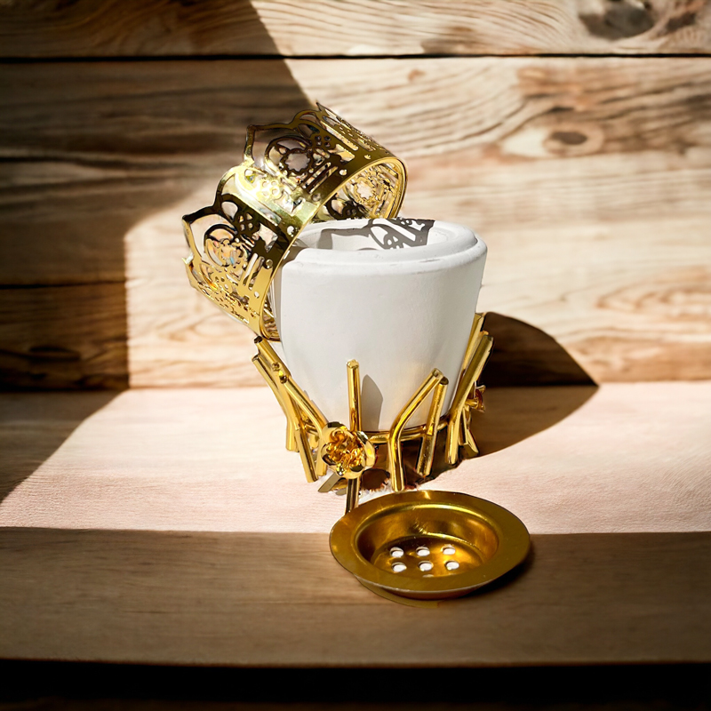 مبخرة رمضانية بحامل لضمان الثبات من الجبس ومعدن مطلي باللون الذهبي لديكور مميز