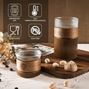 كوباية زجاج مضلع 500 ملي لشرب وتقديم المشروبات الباردة والساخنة بجزء خشبي عازل للحرارة قابل للفك والتركيب