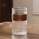 كوباية زجاج مضلع 500 ملي لشرب وتقديم المشروبات الباردة والساخنة بجزء خشبي عازل للحرارة قابل للفك والتركيب