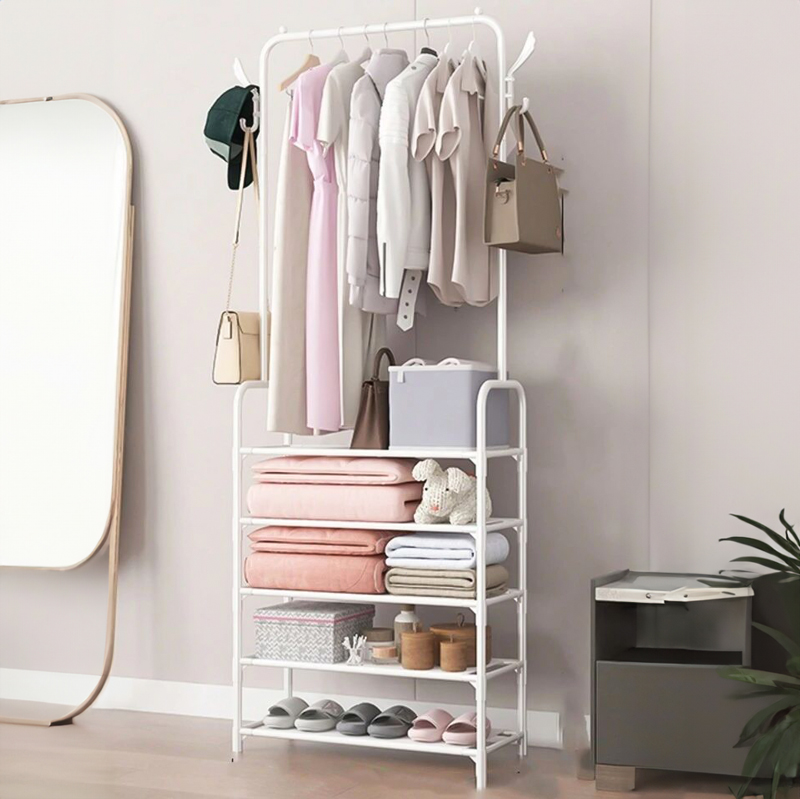 استاند ملابس معدن 4 دور لتنظيم الكلابس و الشنط و مكان لتعليق الملابس بعجل لسهولة تحريكه من مكان لاخر