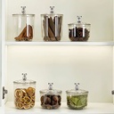 برطمان اكليريك 1400 ملي بغطاء محكم الغلق مزين بدبدوب لحفظ الكاندي والكورن فليكس والحلوي‏