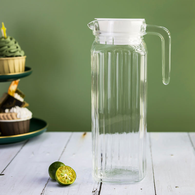 شفشفق اكيليريك لتقديم المشروبات الرمضانيه بغطاء محكم الغلق و يد 1000 ملي