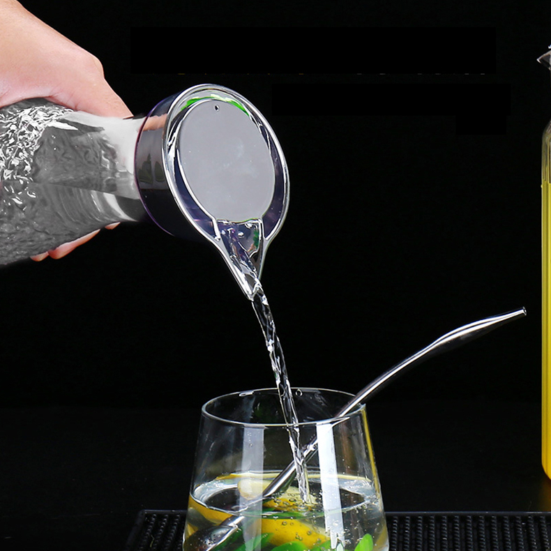 زجاجة مياه 1100ملي اكيليريك شفاف بغطاء محكم الغلق لتقديم المياةو العصائر والمشروبات في رمضان