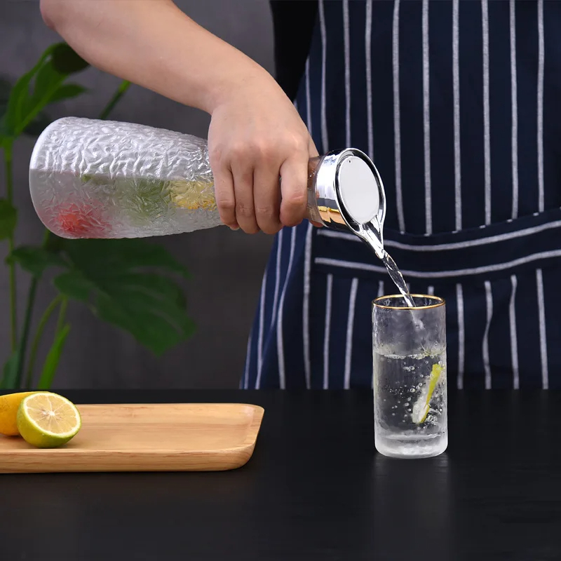 زجاجة مياه 1100ملي اكيليريك شفاف بغطاء محكم الغلق لتقديم المياةو العصائر والمشروبات في رمضان