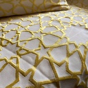 طقم رمضان 3 قطع رانر و 2 كوشن باللون الاوف وايت في جولد بتصميم مميز لاجواء رمضان