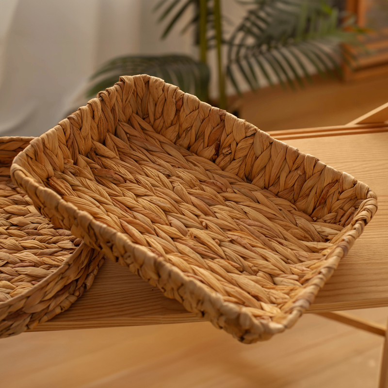 طقم صواني خوص 3 قطع مربع الشكل بمقاسات مختلفة لحمل وتقديم الفواكه والخضروات والمناديل