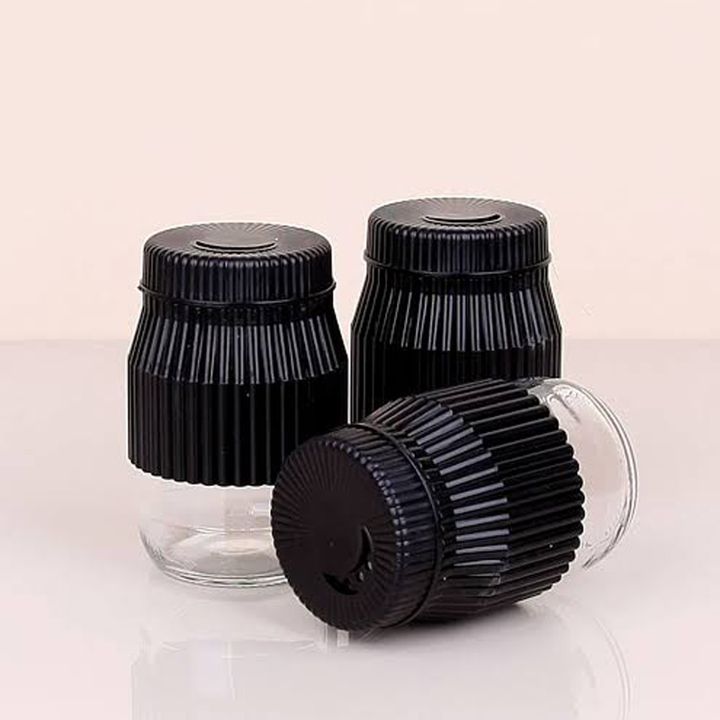 طقم توابل زجاج بغطاء بلاستيك محكم الغلق 3 قطع  للملح و الفلفل و جميع التوابل