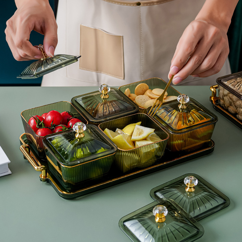 طقم تسالي اكليريك شفاف 6 قطع بغطاء و صينية بيد باللون الجولد لتقديم المكسرات و التمر و الكاندي للضيوف بشكل شيك