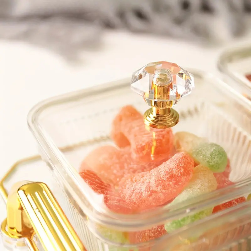 طقم تسالي اكليريك شفاف 6 قطع بغطاء و صينية بيد باللون الجولد لتقديم المكسرات و التمر و الكاندي للضيوف بشكل شيك