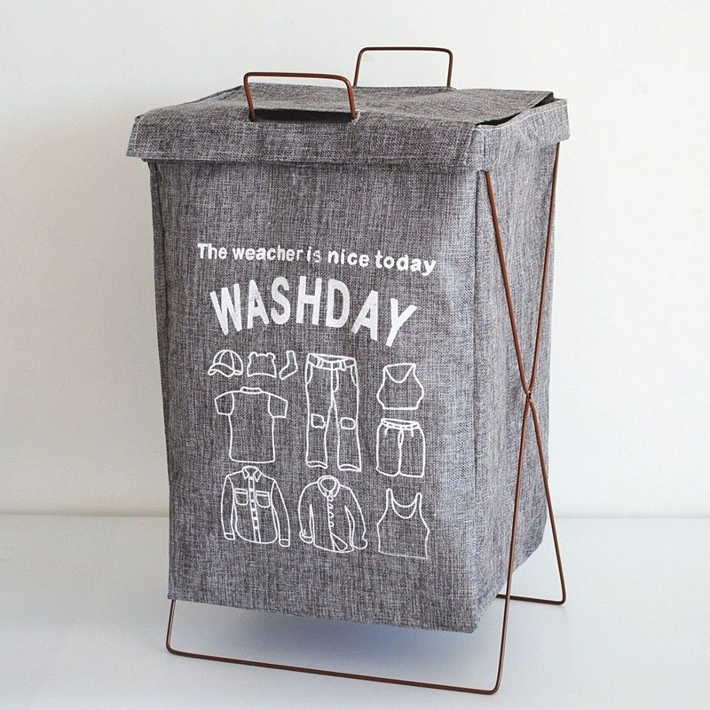 سلة غسيل بكسوة كتان واستاند معدن قابل للطي بيد لسهولة الحمل