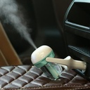 فواحة سيارة دوارة 180 درجة بخزان 50  ملي للتعطير و مخرج لشحن الموبايل