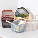 باسكت مربع شبك بيد خشب لسهولة الحمل لتنظيم و حمل الفواكه و الخضروات و للديكور