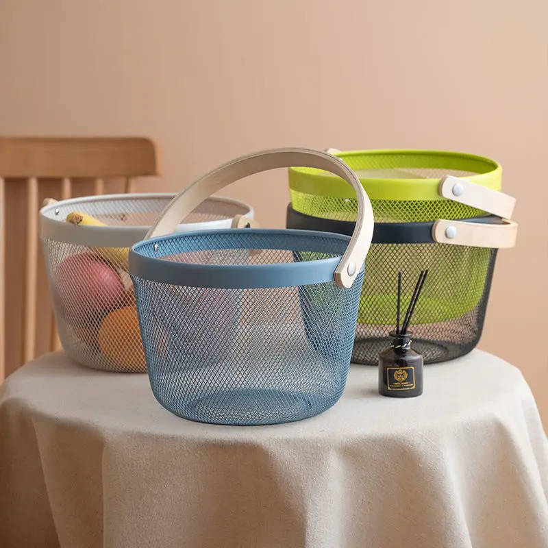 باسكت دائري لحمل الفواكه والخضروات وادوات الحمام بيد خشب متحركه من المعدن