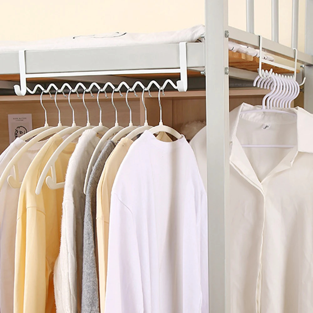 رف معدني بطابقين علي شكل موجة ب 2 هوك لتعليق الشماعات والملابس بجانب السرير او فوق الباب