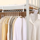 رف معدني بطابقين علي شكل موجة ب 2 هوك لتعليق الشماعات والملابس بجانب السرير او فوق الباب