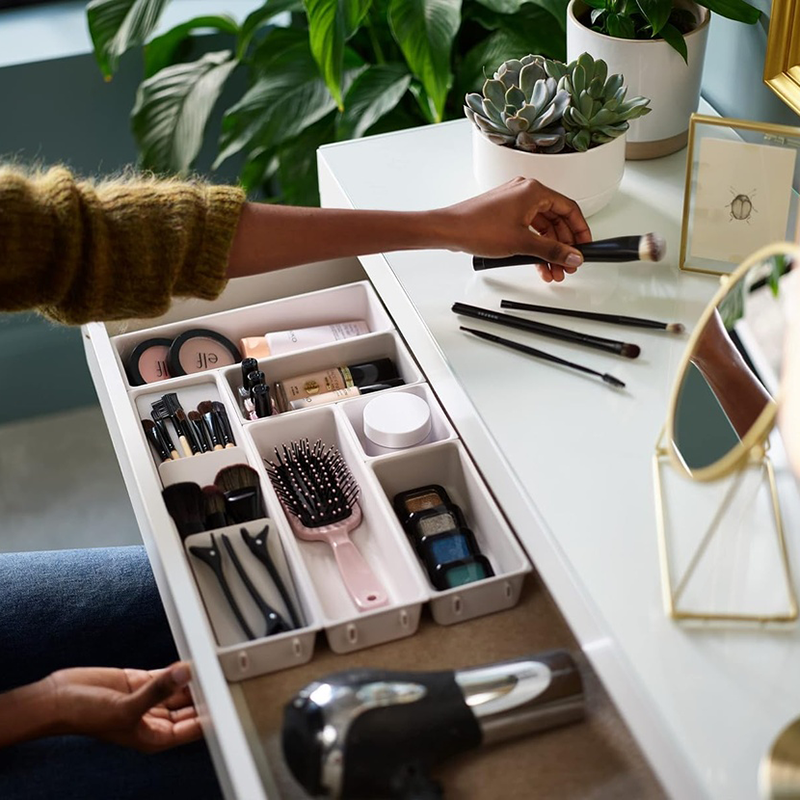 منظم ادراج بلاستيك مقسم 7 خانات لتنظيم ادوات الميك اب و الشعر لتنظيمها بسهولة قابلة للفك و التركيب