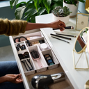 منظم ادراج بلاستيك مقسم 7 خانات لتنظيم ادوات الميك اب و الشعر لتنظيمها بسهولة قابلة للفك و التركيب