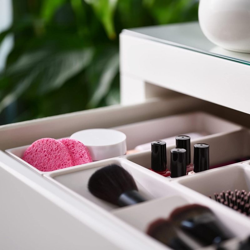 منظم ادراج بلاستيك مقسم 7 خانات لتنظيم ادوات الميك اب و الشعر لتنظيمها بسهولة قابلة للفك و التركيب