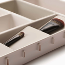 منظم ادراج بلاستيك مقسم 7 خانات لتنظيم ادوات الميك اب و الشعر لتنظيمها بسهولة قابلة للفك و التركيب