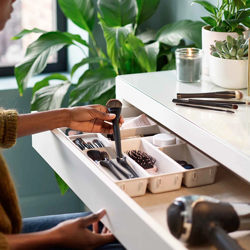 منظم ادراج بلاستيك مقسم 7 خانات لتنظيم ادوات الميك اب و الشعر لتنظيمها بسهولة قابلة للفك و التركيب