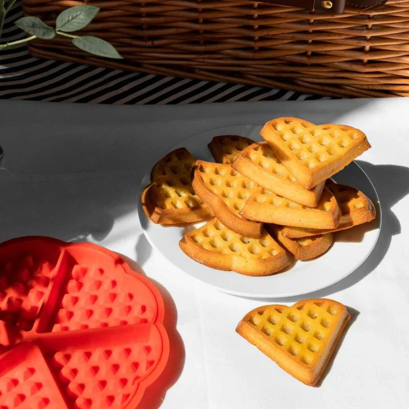 قالب سيليكون لعمل الوافل والبسكوت والبان كيك مقسم الي 5 اجزاء قابل للدخزل في المايكرويف والفرن